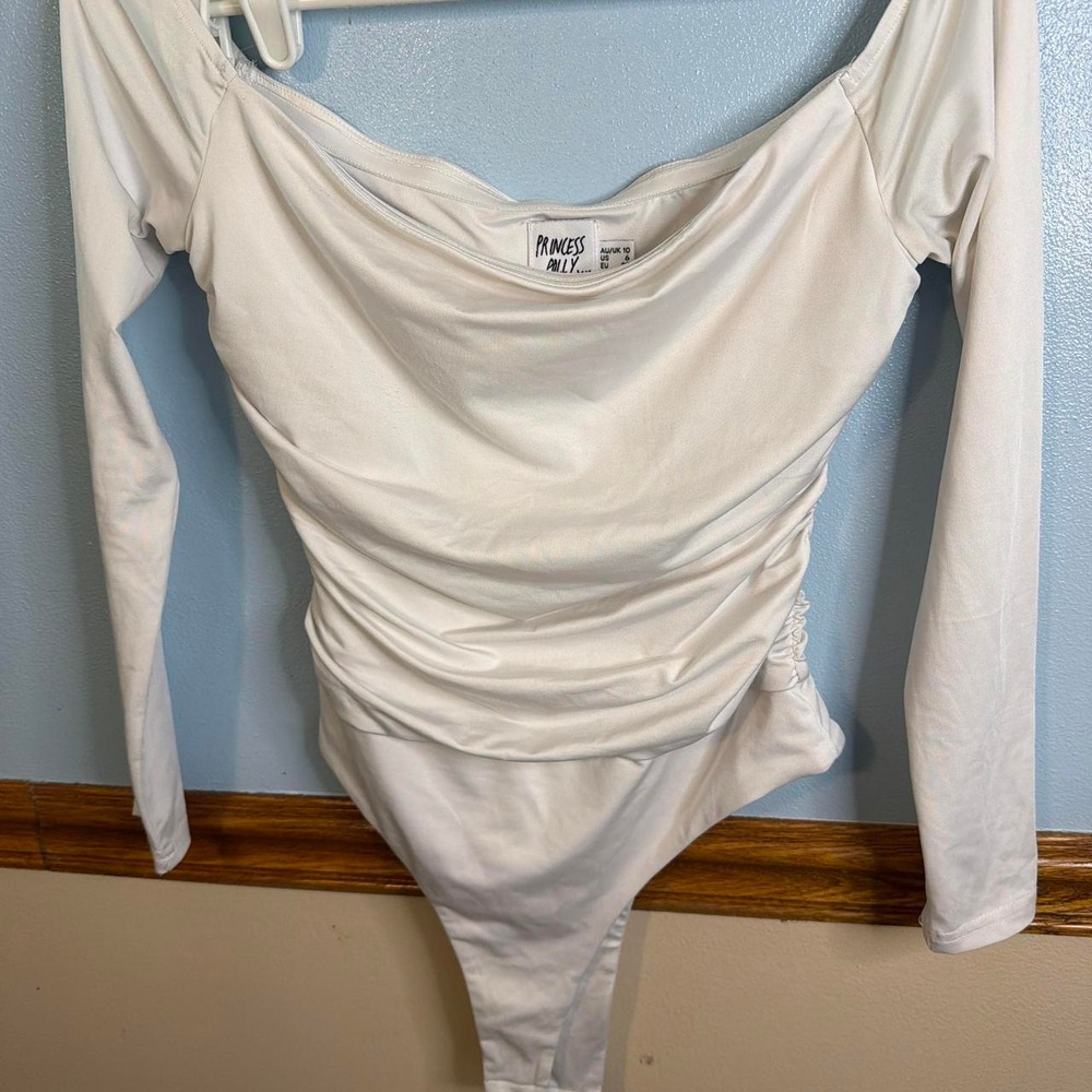 Princess Polly White Long Sleeve Ruched Off-The-Shoulder Bodysuit Size 6